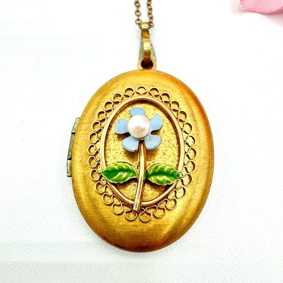 Vintage Jewelry - Vintage Locket Pendant Necklace Blue Cornflower Faux Pearl Gold Tone Cottagecore
